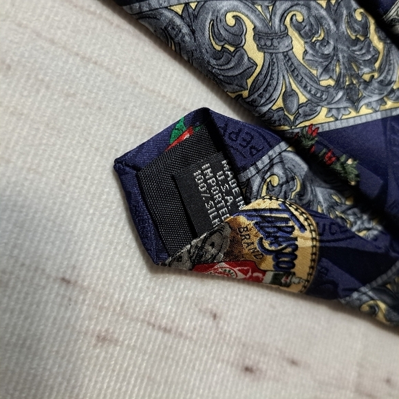 Tabasco Seafood Silk Tie - Picture 8 of 10
